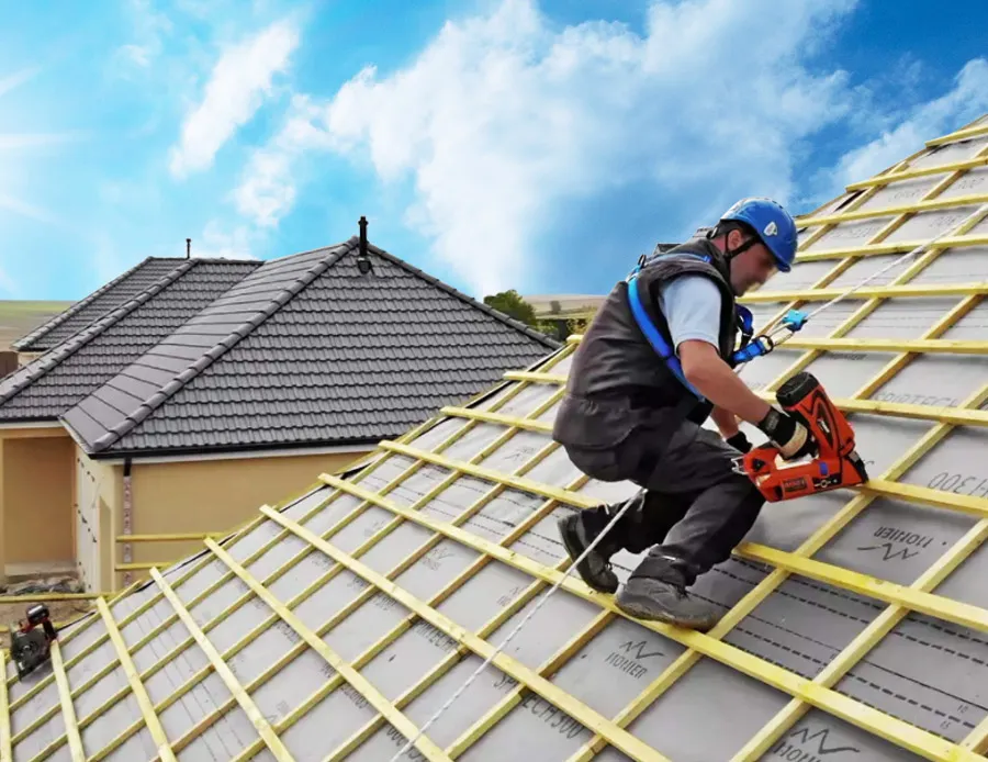 Bezpieczeństwo pracy na dachu, sprzęt BHP dekarza