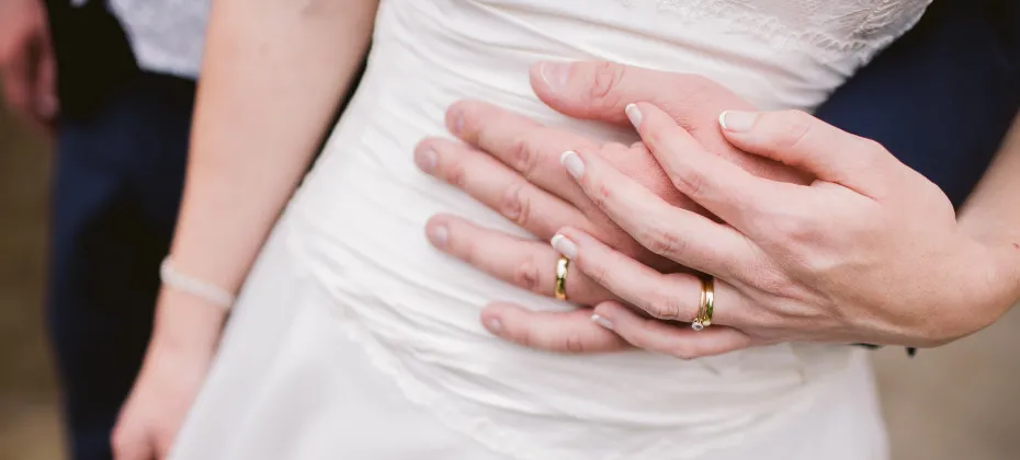 Zdjęcie Jak wypolerować obrączkę domowym sposobem i przywrócić jej blask