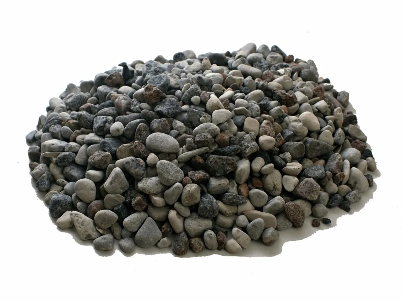 Głazowisko kamieni rzecznych. Zastanawiasz się, ile kosztuje 1 tona żwiru?