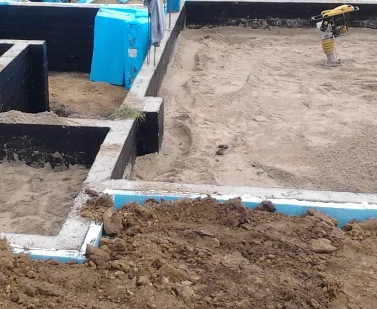 zagęszczanie fundamentów zagęszczarka płytowa