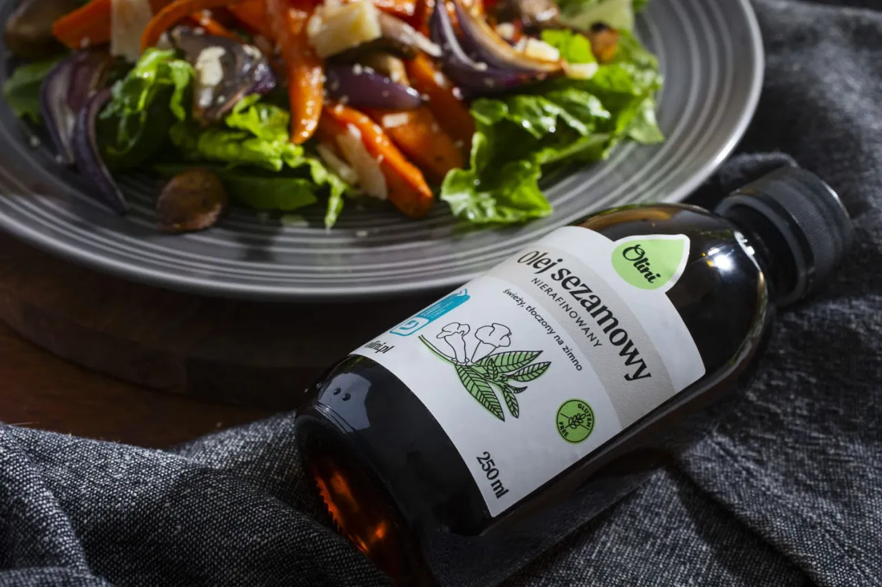 Por&oacute;wnanie oleju sezamowego jasnego i ciemnego