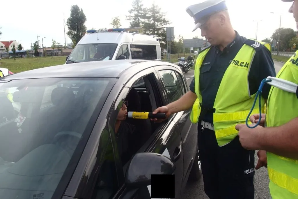 policja badanie alkomatem w pracy
