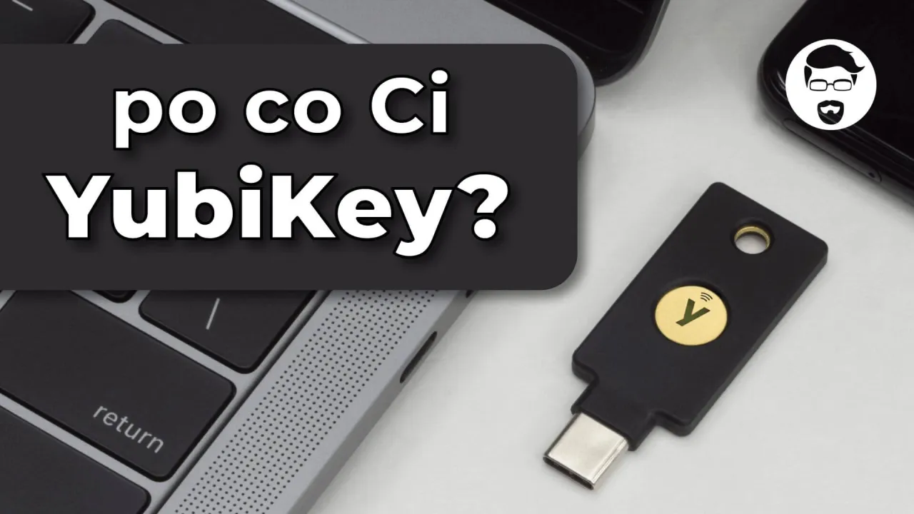 Klucz U2F, co to? YubiKey na tle klawiatury i telefonu. Zapewnia bezpieczeństwo Twoich danych.