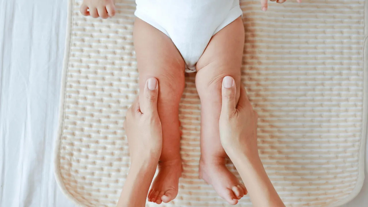 Masaż niemowlęcia i r&oacute;żne faktury