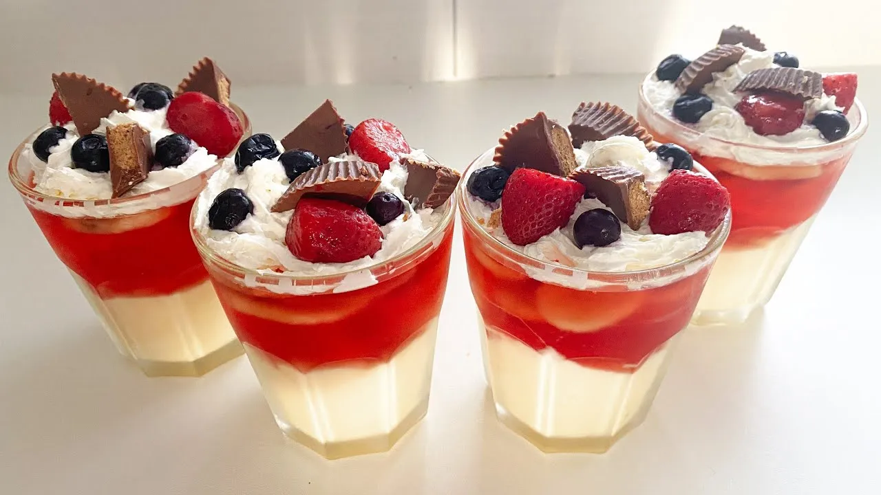 r&oacute;żnorodne desery z pianką budyniowo-galaretkową