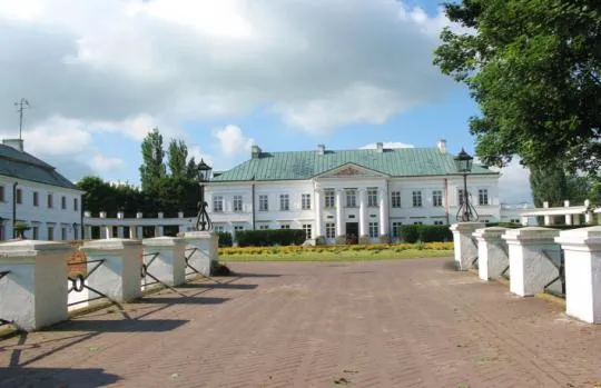 Zdjęcie Pałac w Kocku: Historia, architektura i tajemnice zabytku