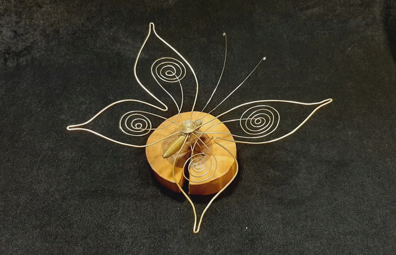 r&oacute;żne rodzaje drutu do rzeźby