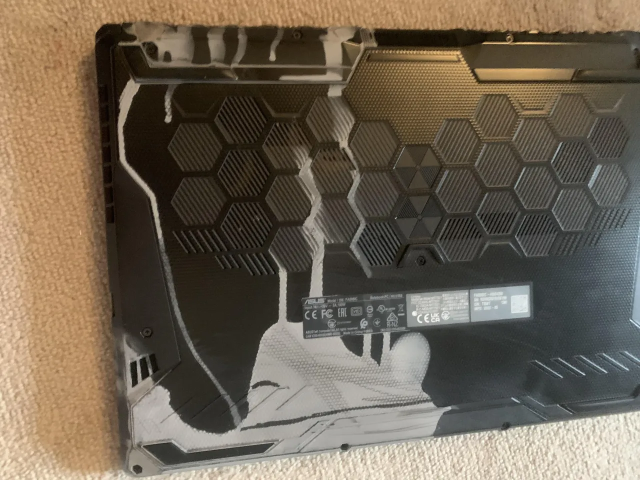 uszkodzony plastik acetonem