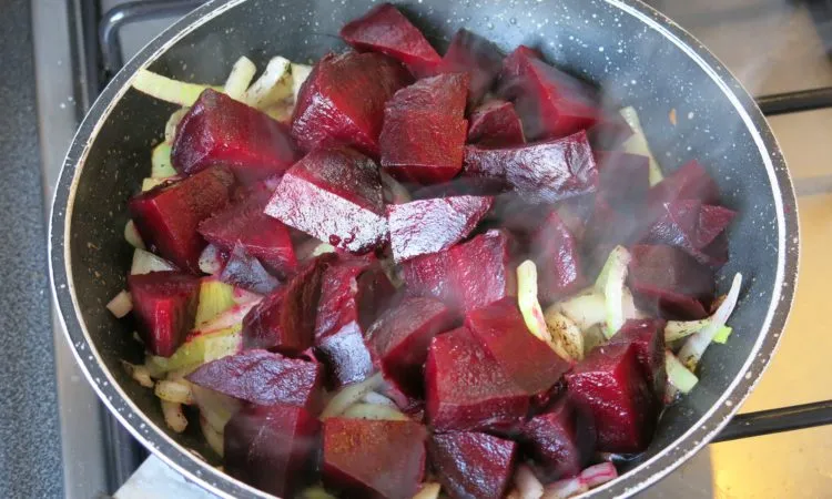 różne buraki surowe gotowane pieczone