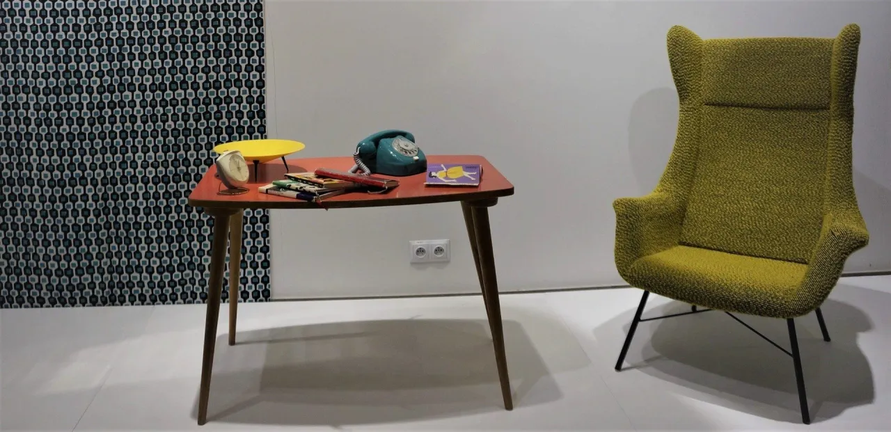 przykładowe ceny foteli Lisek i 366, komody z lat 70.