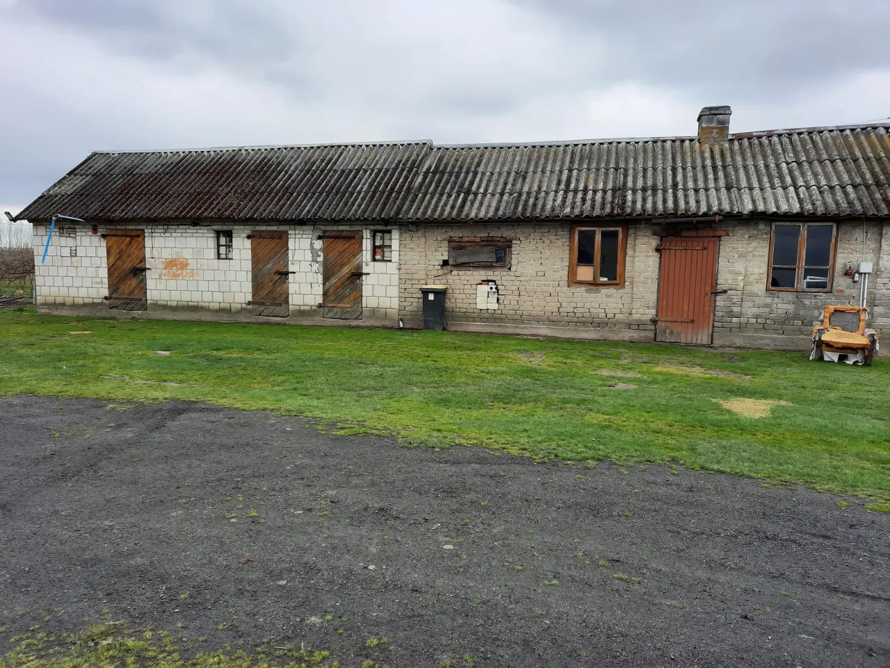 dom mieszkalny na wsi, gospodarstwo rolne