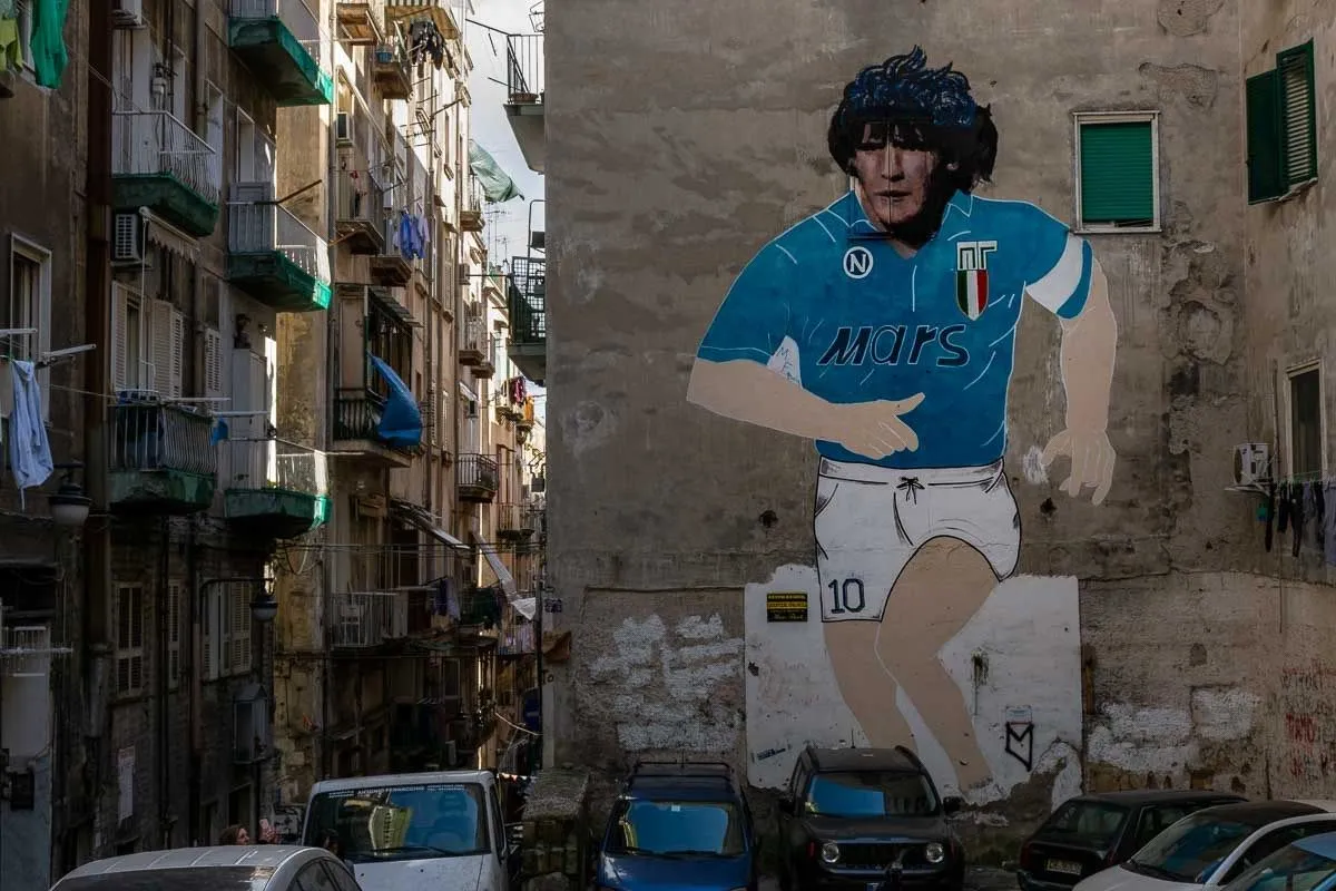 Quartieri Spagnoli Napoli street art Maradona