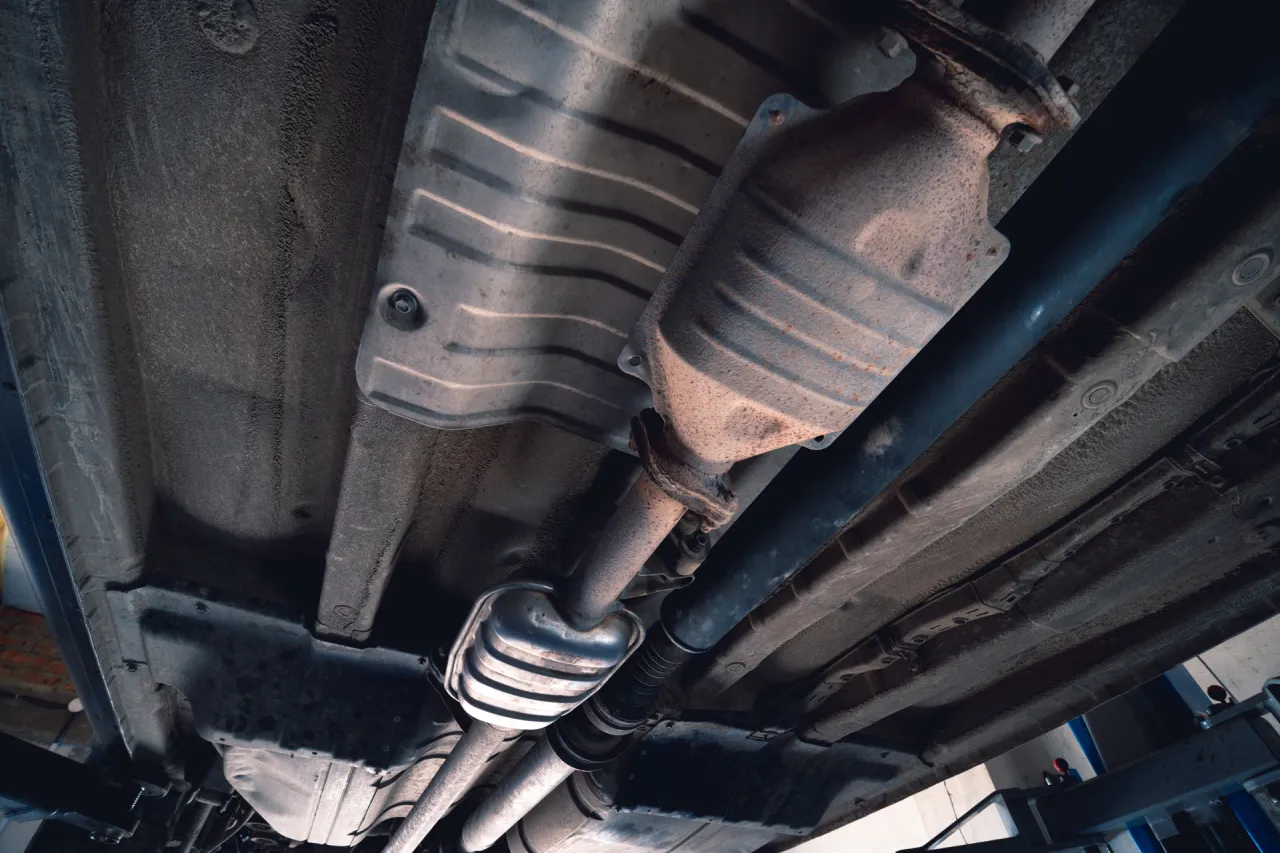 Zdjęcie Gdzie jest DPF w samochodzie? Odkryj jego lokalizację i problemy