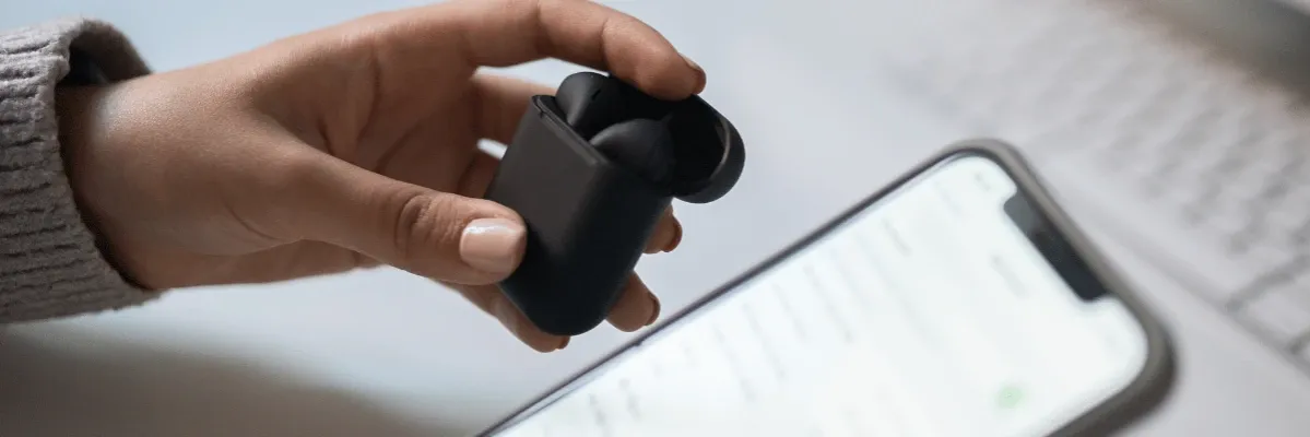 Zdjęcie Jak podłączyć słuchawki bezprzewodowe? Prosty poradnik krok po kroku