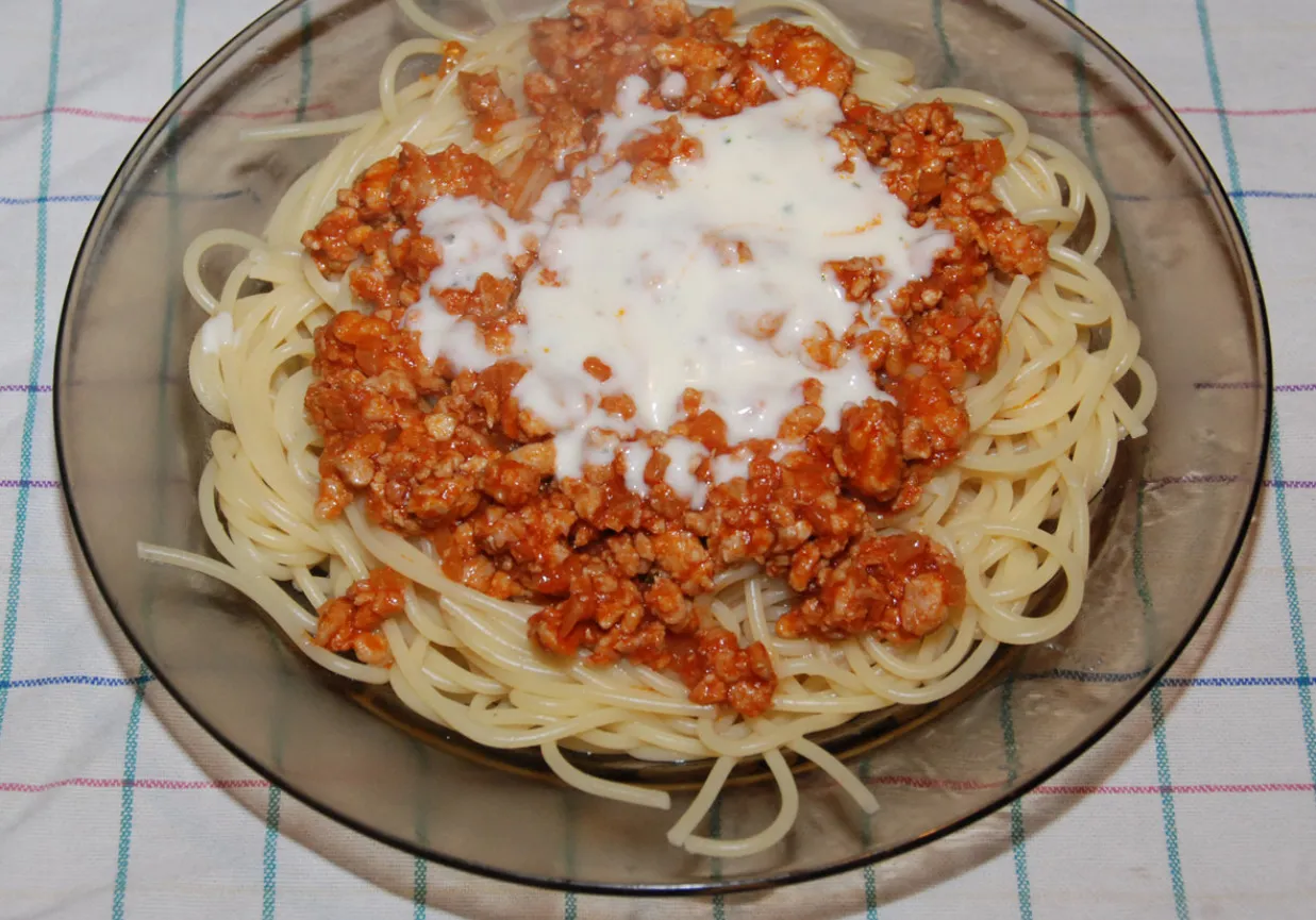 składniki do spaghetti z mięsem mielonym