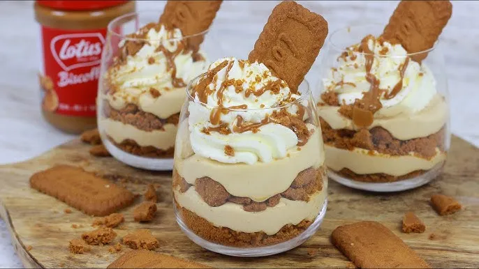 Lotus Dessert im Glas fertig geschichtet