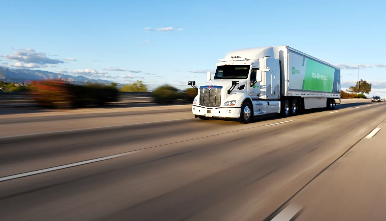 Ciężar&oacute;wka na autostradzie w USA