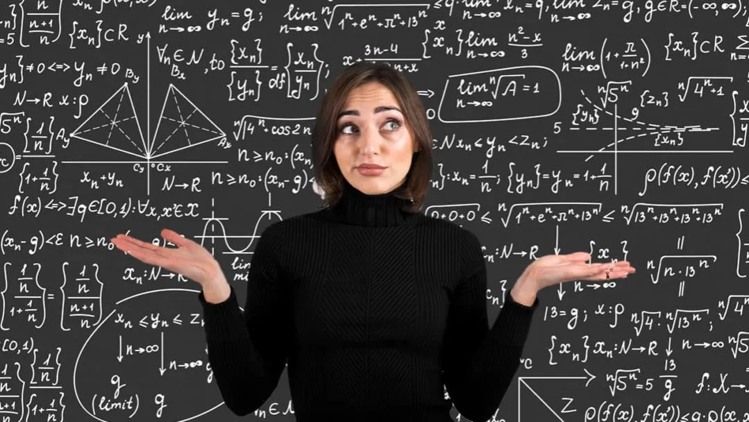 uczeń mający problemy z nauką fizyki przy tablicy z wzorami