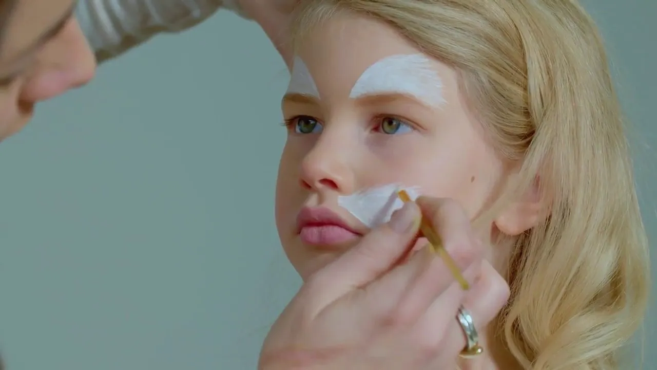 makijaż zajączka dla dziecka krok po kroku