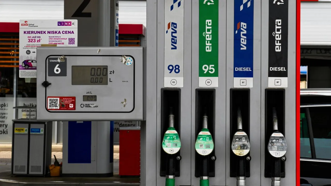 Benzyna E10 dystrybutor