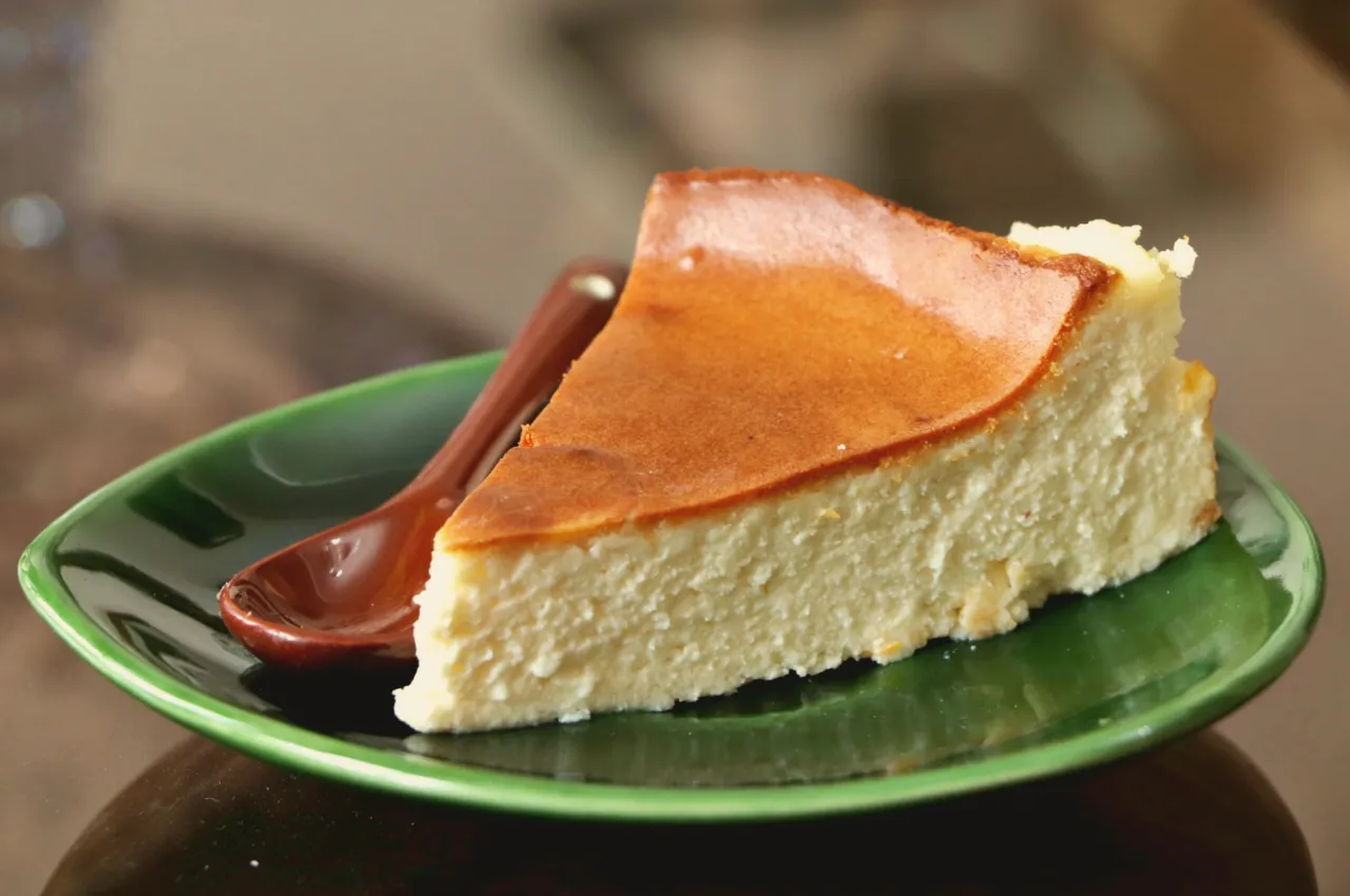 Sernik wiedeński składniki na stole