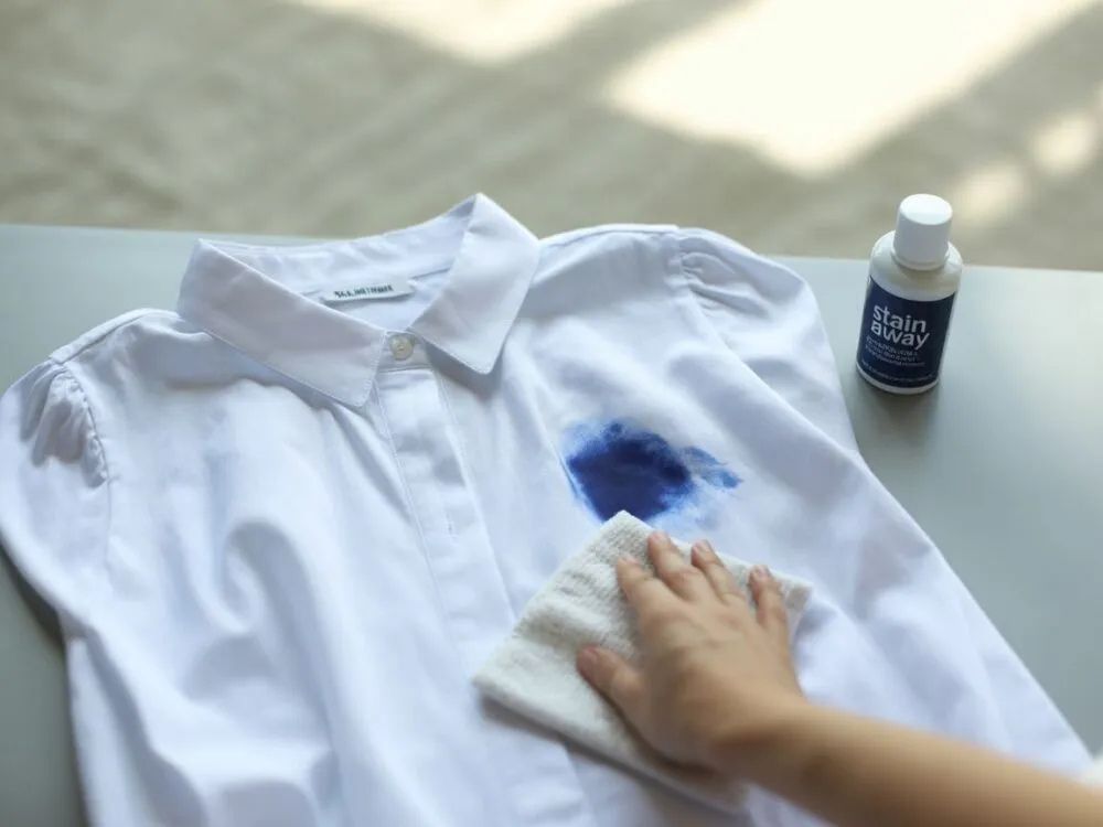 domowe sposoby na plamy z tuszu z bluzy