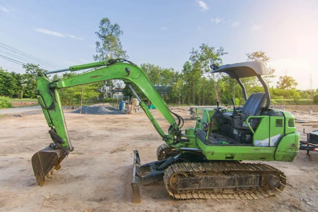 koparko-ładowarka vs minikoparka por&oacute;wnanie