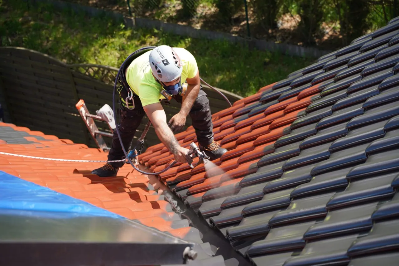 farby epoksydowe i poliuretanowe do posadzek warsztatowych porównanie