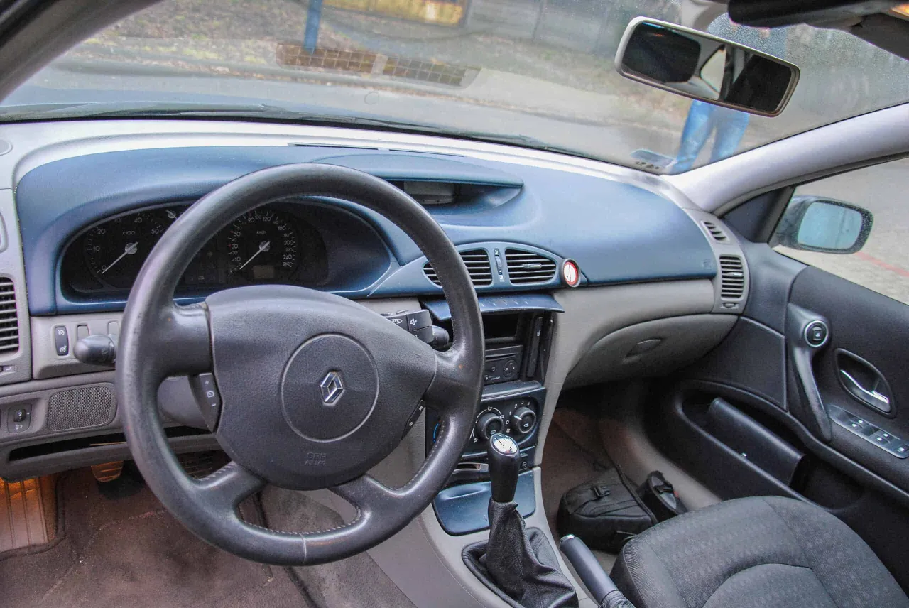 Renault Laguna 2 wskaźnik paliwa usterka