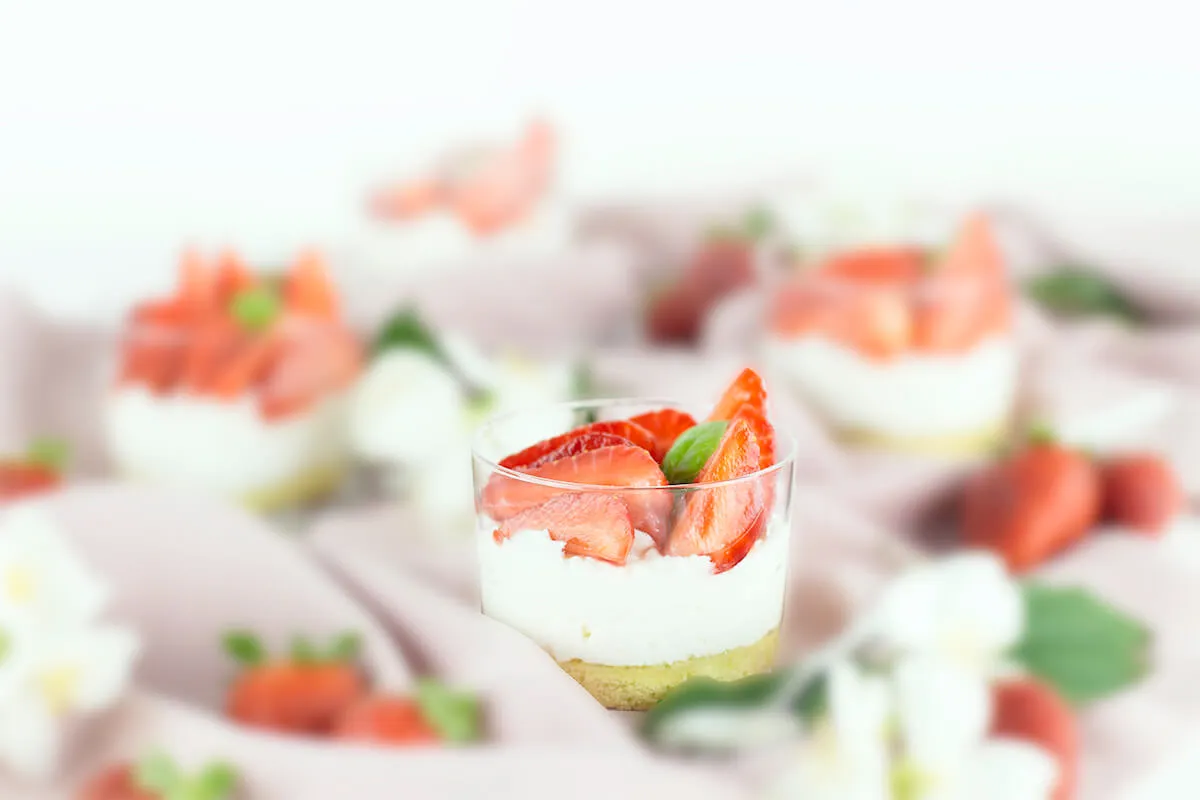 Presentazione elegante dessert alla frutta