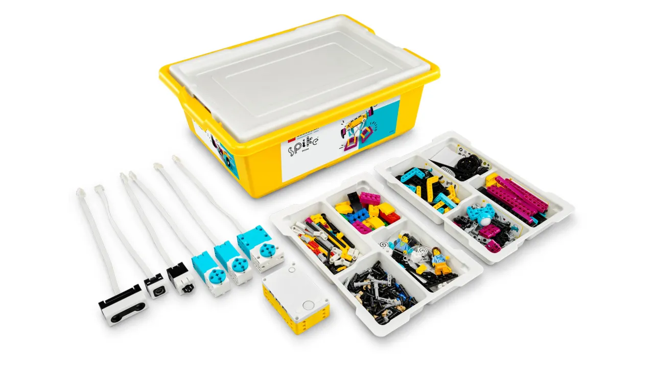 zestawy Lego Education WeDo i Spike Prime obok siebie
