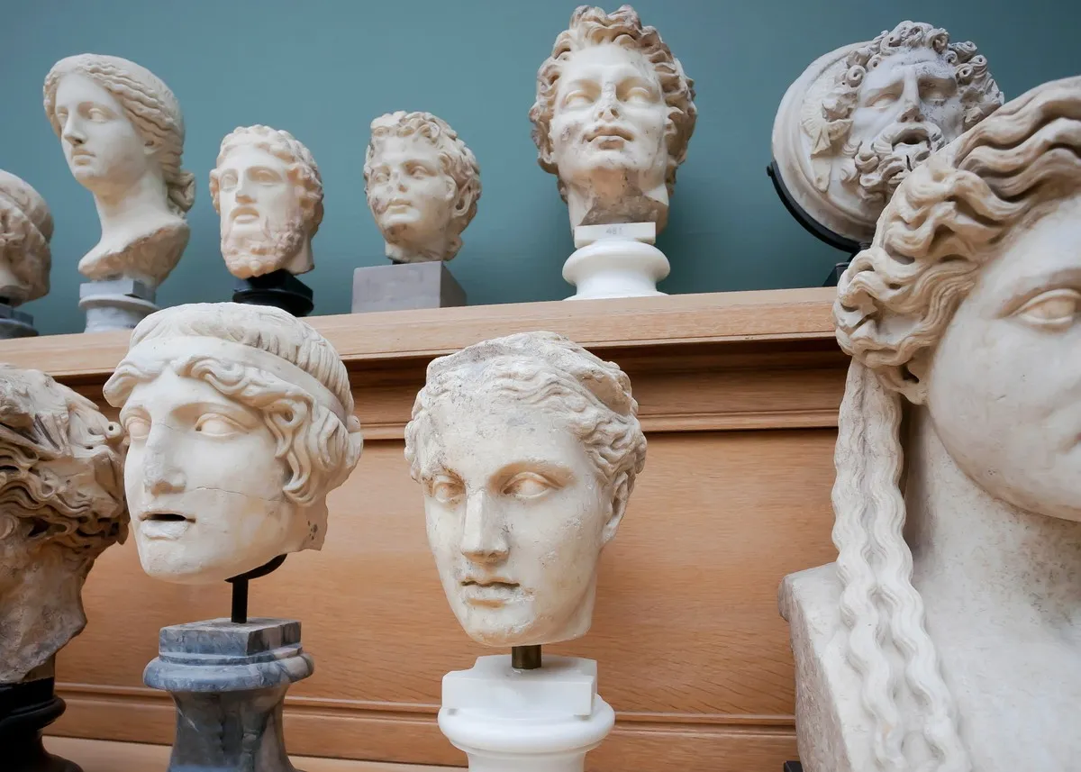 Rzeźbiarz w marmurze proces pracy