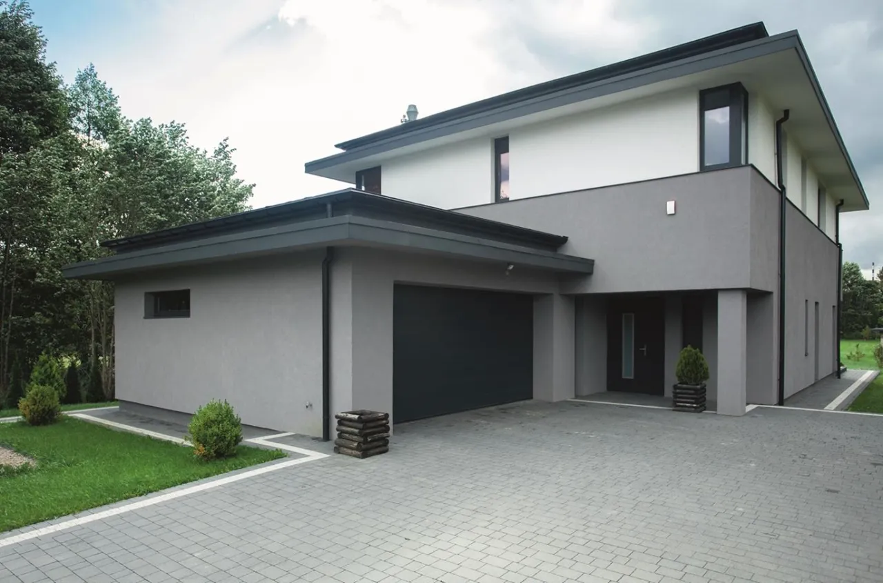 Inspiracje kolorów elewacji dużych domów, jasne i ciemne