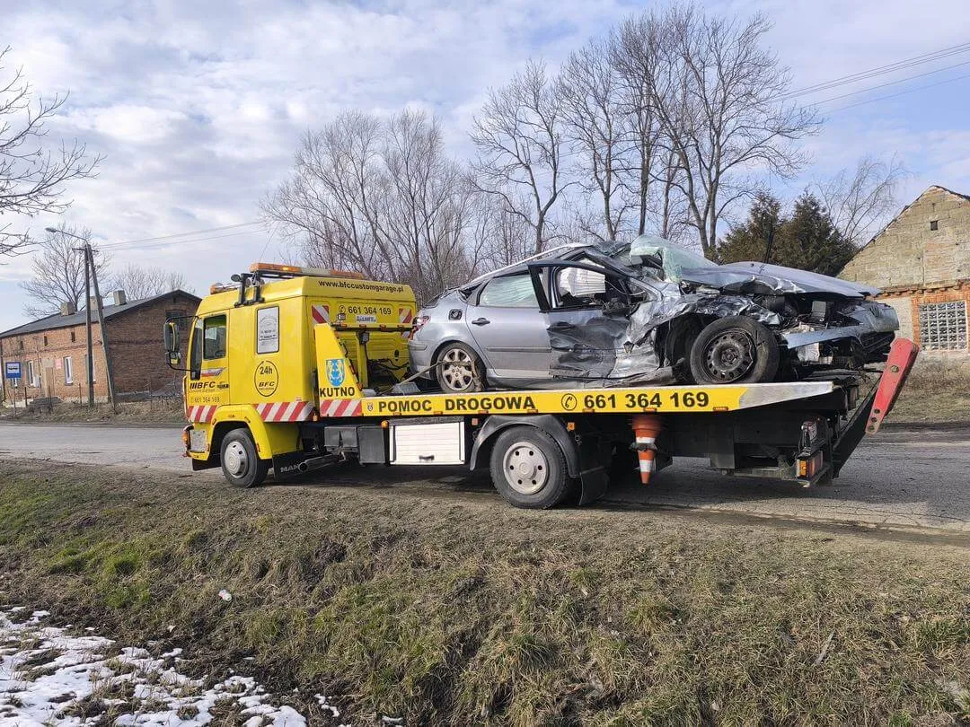 Laweta samochód uszkodzony