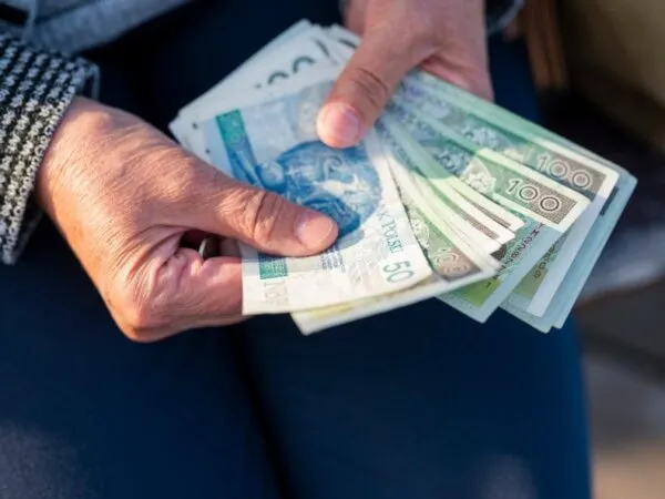 ZUS staż pracy renta rodzinna wiek