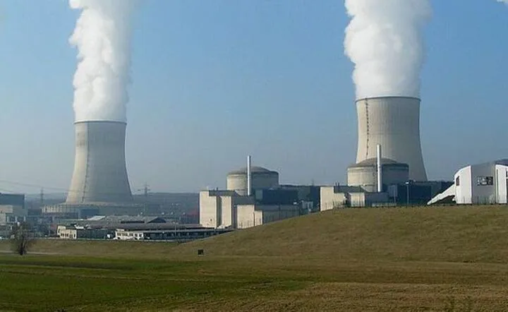 Zdjęcie Ile zarabia pracownik elektrowni atomowej? Odkryj zaskakujące fakty o płacach