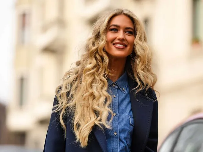 Zdjęcie Haare mit Locken: Die besten Methoden für traumhafte Locken ohne Hitze