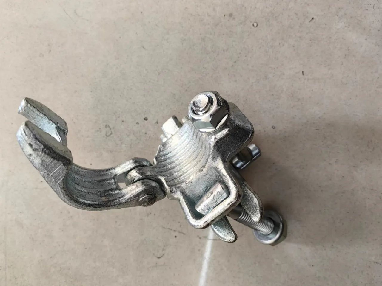 Zdjęcie Złącza do rusztowań: Jaki wybrać? Ceny, normy, montaż