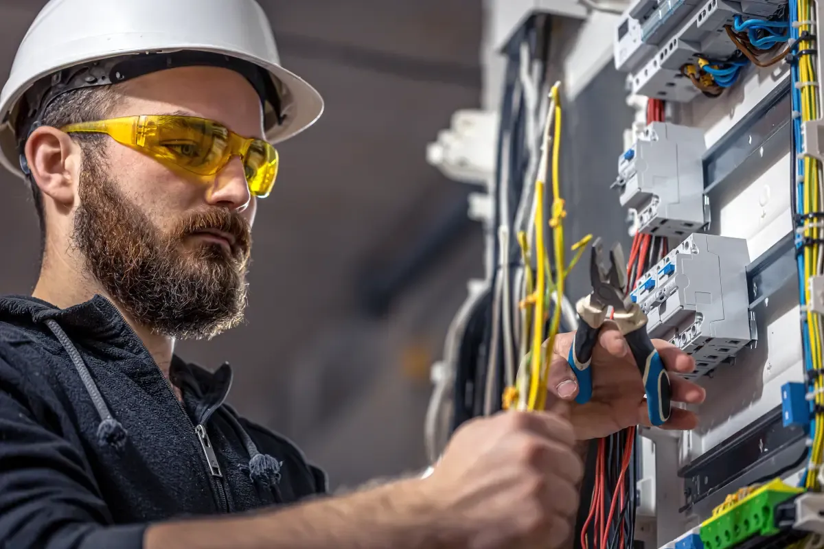Zdjęcie Ile zarabia elektryk na kopalni? Zaskakujące wynagrodzenia i benefity