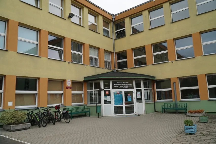 Zdjęcie V LO Poznań - Renomowana Klaudynka: Fakty i Osiągnięcia