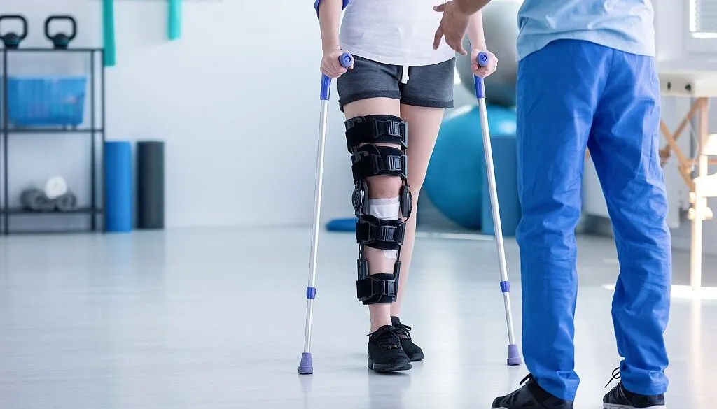 Zdjęcie Elewacja operowanej kończyny co to znaczy i jak przyspiesza rehabilitację