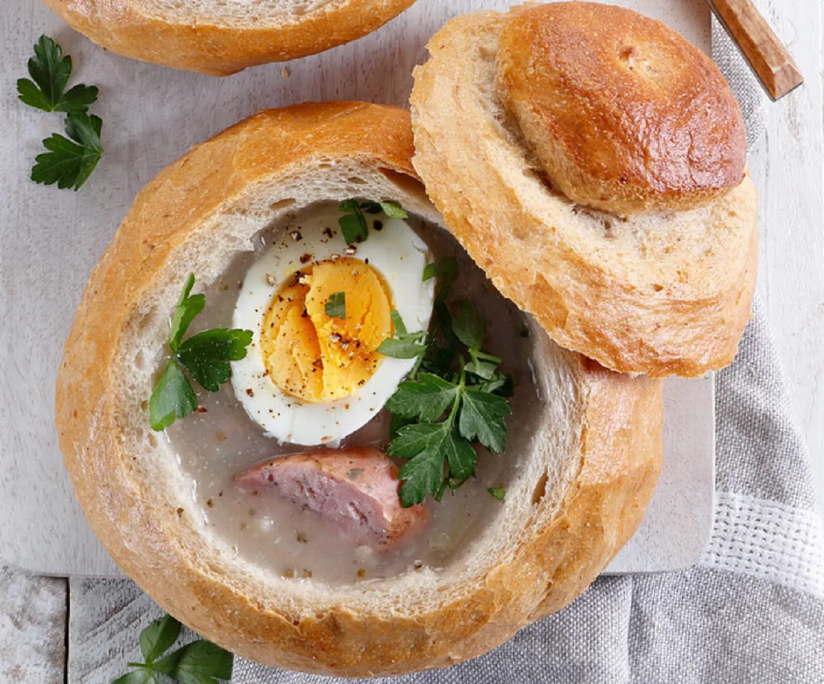 Zdjęcie Jak jeść żurek w chlebie, aby w pełni cieszyć się smakiem?