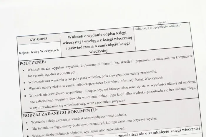 Zdjęcie Ile kosztuje odpis kw? Sprawdź ceny i uniknij zbędnych wydatków