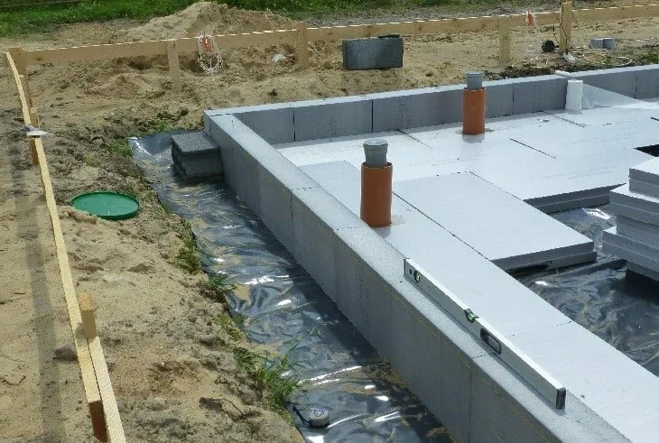 Zdjęcie Jak głęboko kopać fundament pod grill? Najlepsze wskazówki na stabilną podstawę