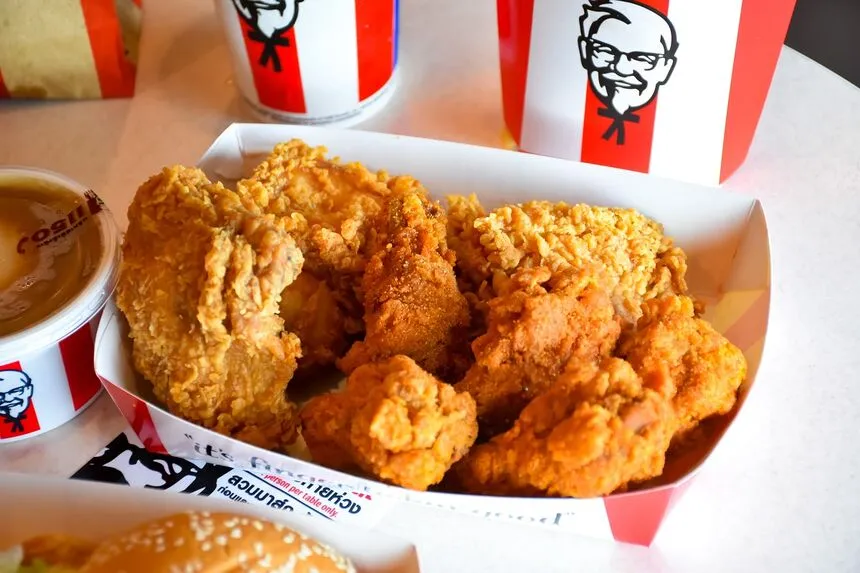 Zdjęcie Ile kalorii ma kubełek frytek KFC? Zaskakujące fakty o kaloriach