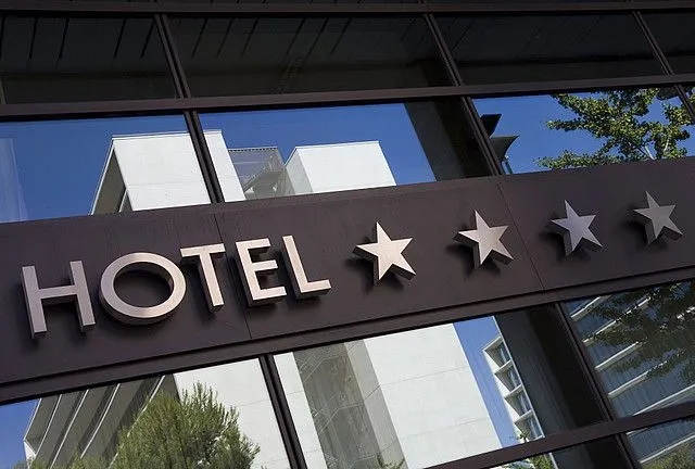 Zdjęcie Gwiazdki w hotelach: co oznaczają i jak wpływają na wybór?