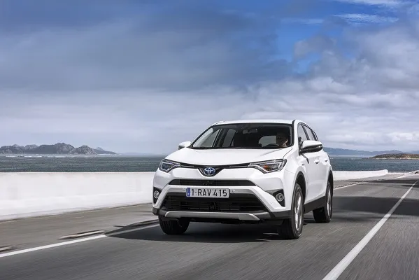 Zdjęcie Gdzie są bezpieczniki w RAV4? Kluczowe lokalizacje i porady