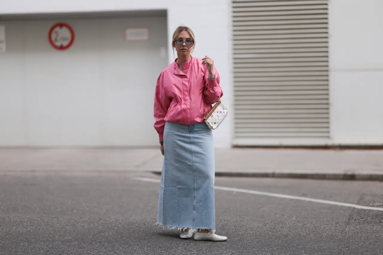 Zdjęcie Czy długie spódnice są modne? Odkryj najnowsze trendy i stylizacje
