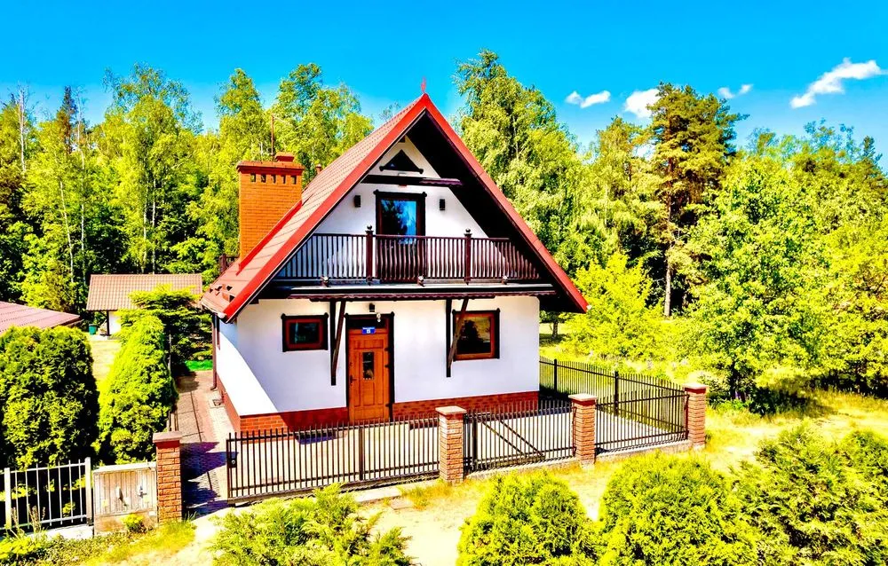 Zdjęcie Najlepsze domki nad jeziorem w Pomorskiem – idealne na wypoczynek