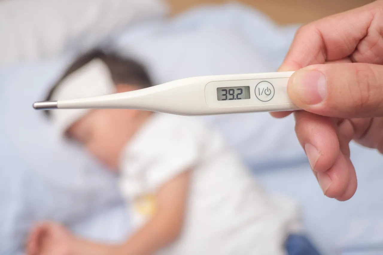 Zdjęcie W jakiej temperaturze kąpać dziecko z gorączką, aby mu nie zaszkodzić?